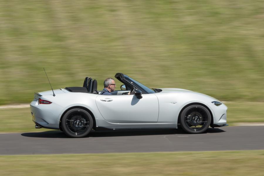  Mazda MX-5 Design Pack (ND) 2019 года  (UK) (фото 22 из 40)